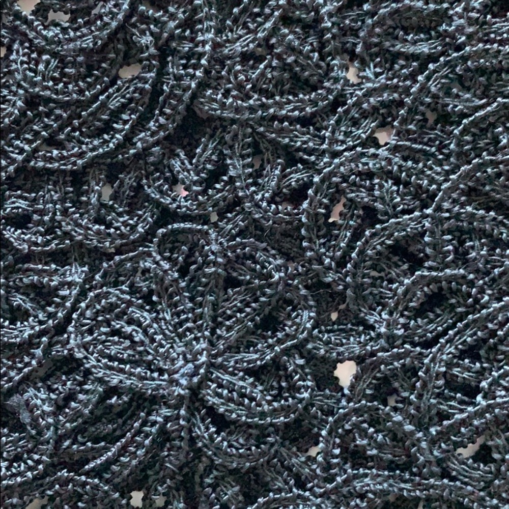 Black beautiful floral crotchet best in size small - Picture 4 of 7